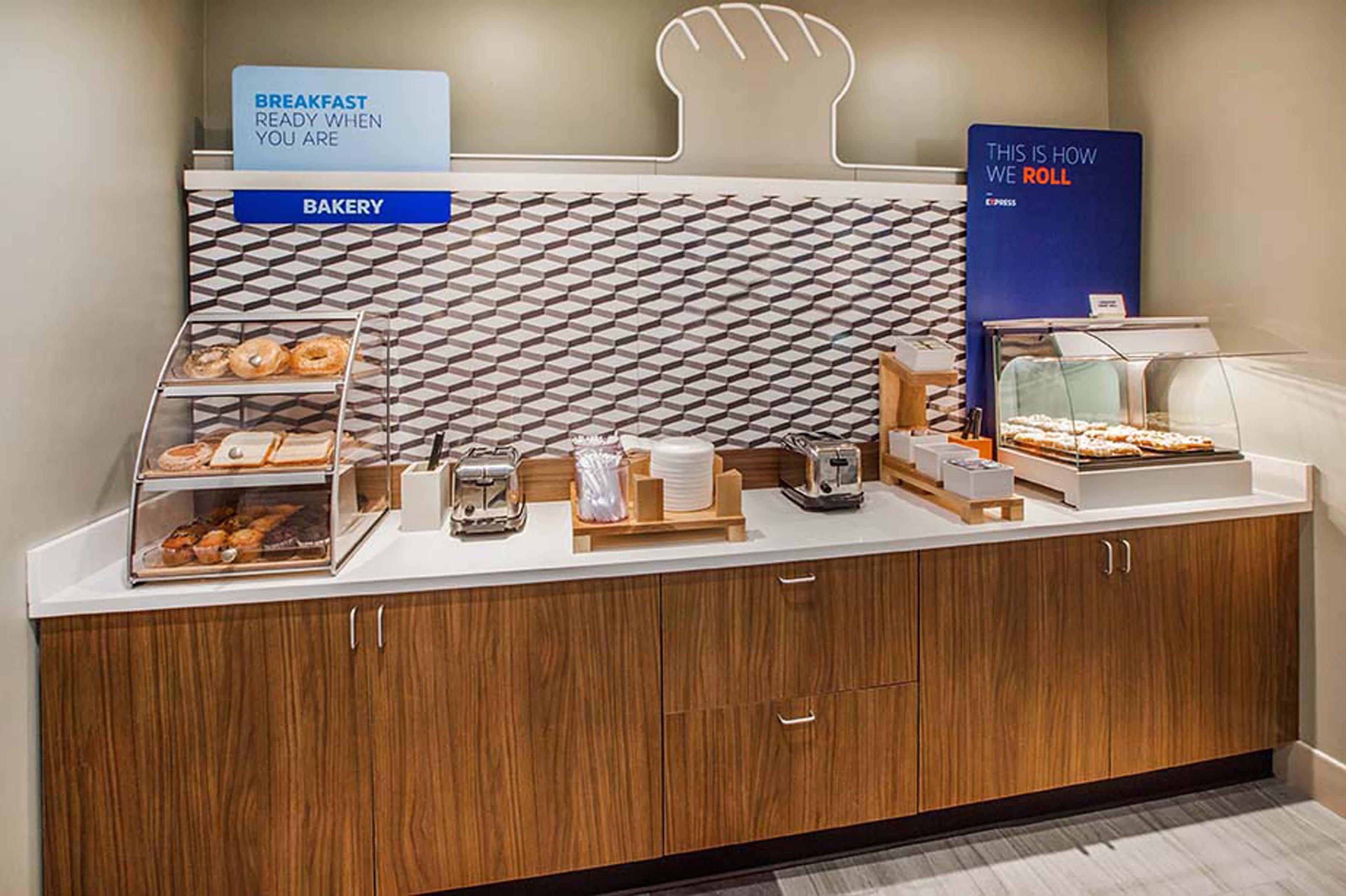 Holiday Inn Express Hotel & Suites Chicago-Algonquin By Ihg Exterior photo