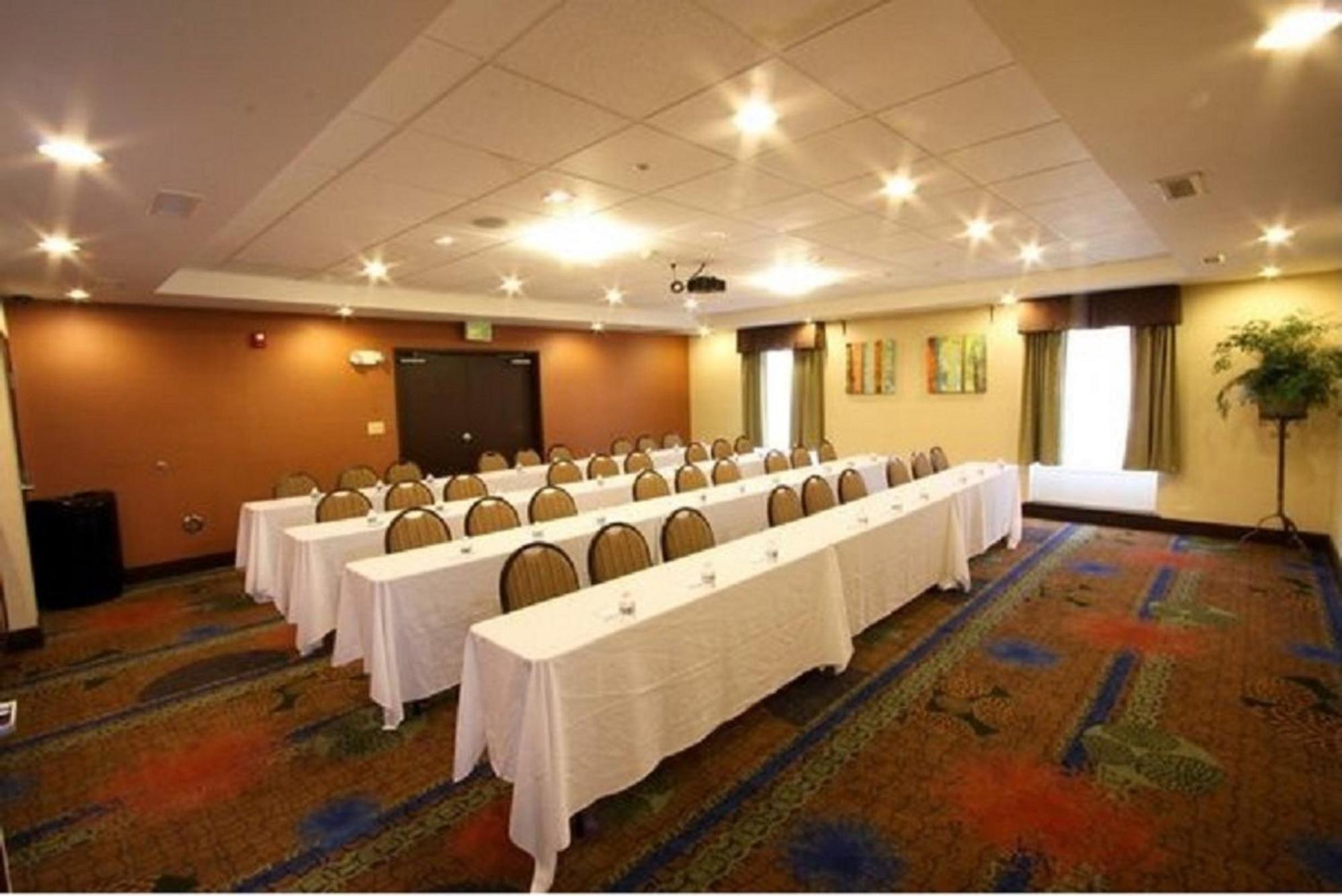 Holiday Inn Express Hotel & Suites Chicago-Algonquin By Ihg Exterior photo