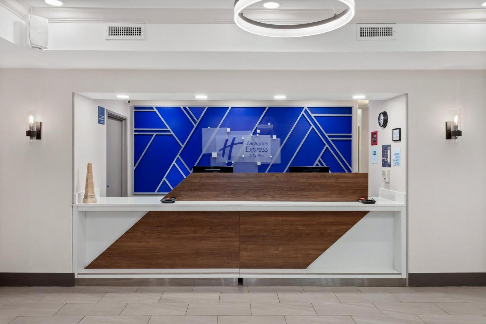 Holiday Inn Express Hotel & Suites Chicago-Algonquin By Ihg Exterior photo